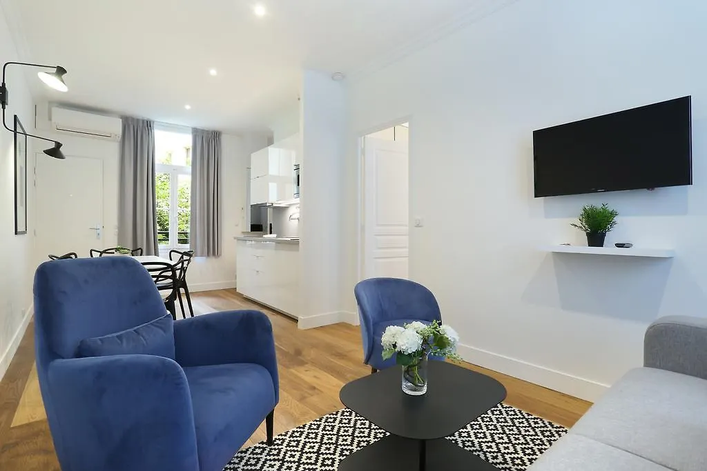 Rent A Room - Residence Blanche Paris Fransa