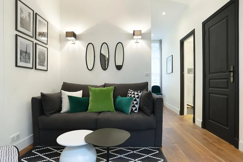 Rent A Room - Residence Blanche Paris 0*,  Fransa