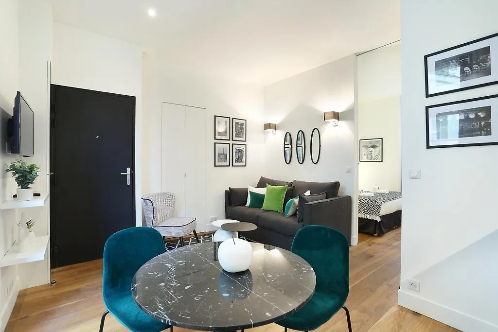 Rent A Room - Residence Blanche Paris 0*,  Fransa