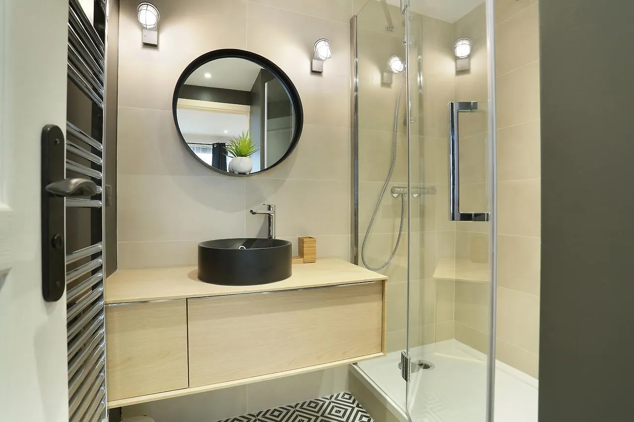 Rent A Room - Residence Blanche Paris 0*,  Fransa