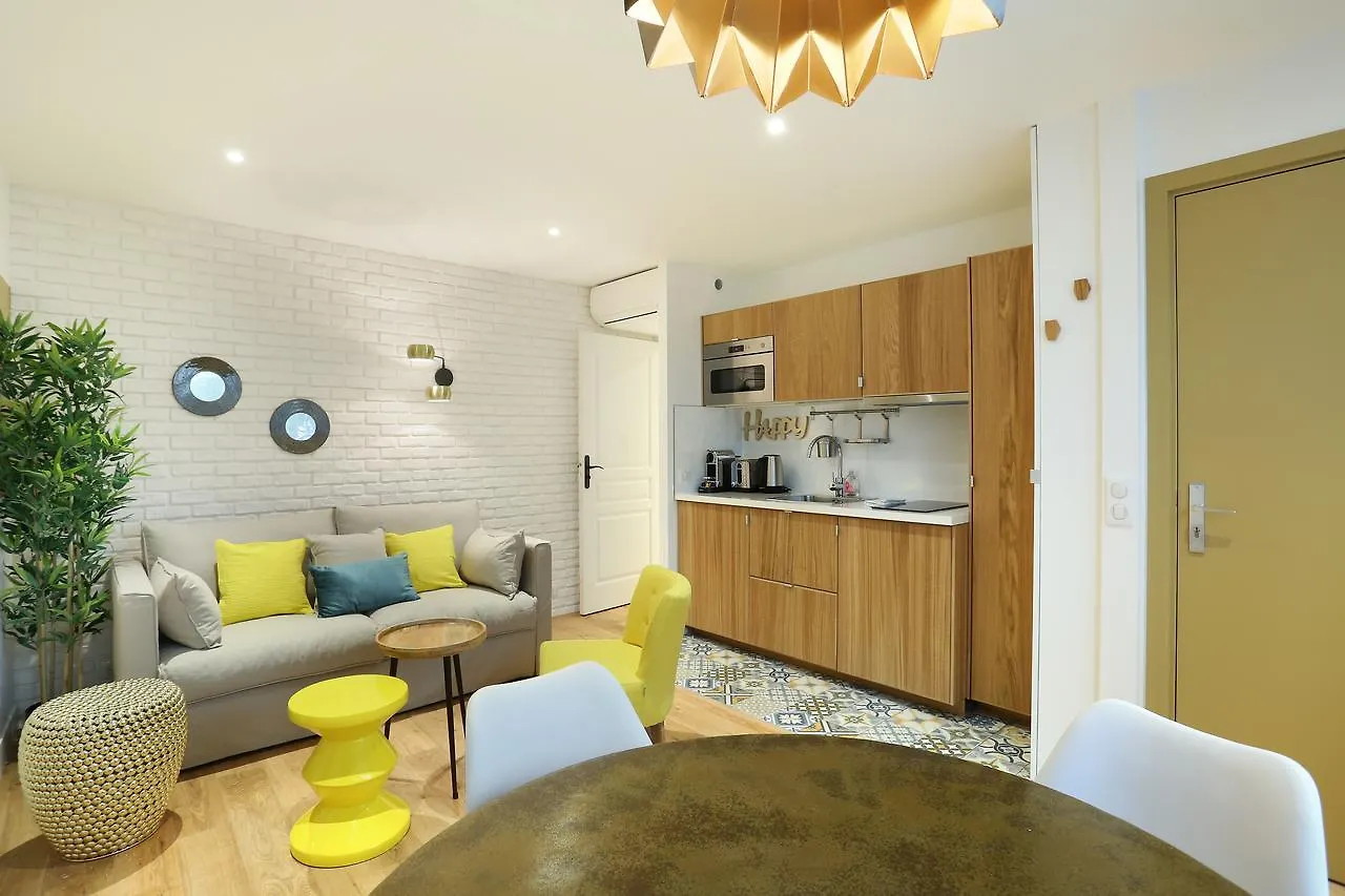 Apartment Rent A Room - Residence Blanche Paris